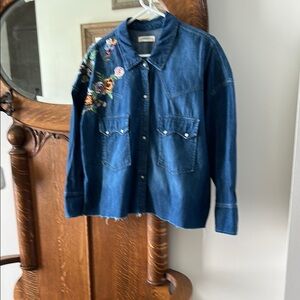 Zara women snap front embroidered denim shirt. Sleeve 14.5” drop shoulder.